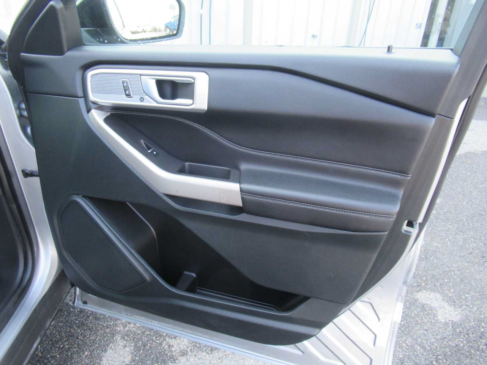 Used 2024 Ford Explorer XLT w/ Equipment Group 202A AWD/4WD image 14