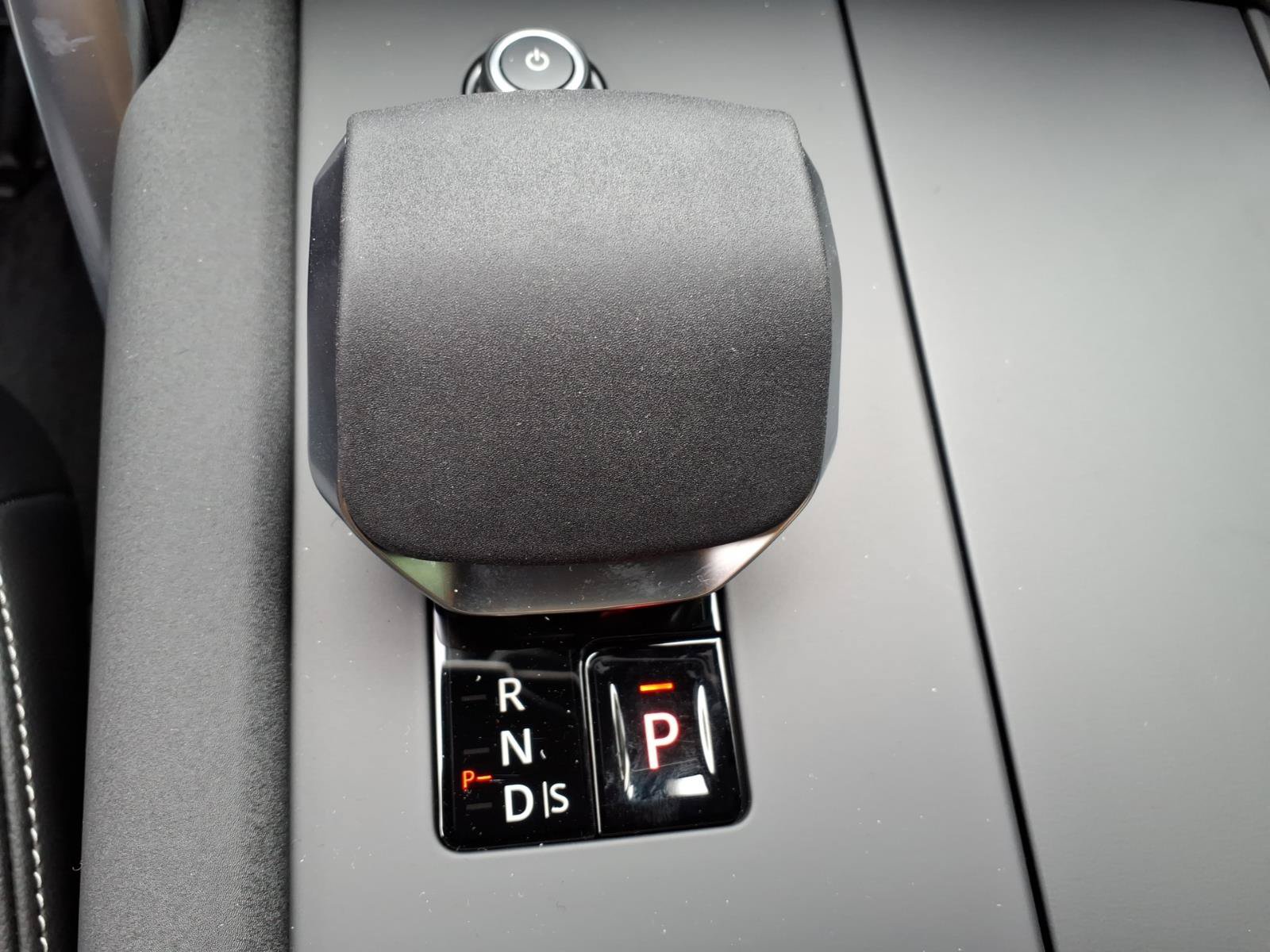 New 2026 Land Rover Discovery Dynamic SE AWD/4WD image 13