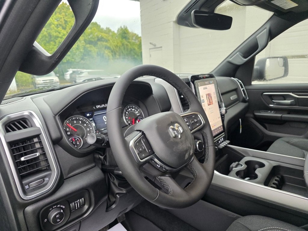 New 2026 RAM 1500 4x4 Crew Cab image 29