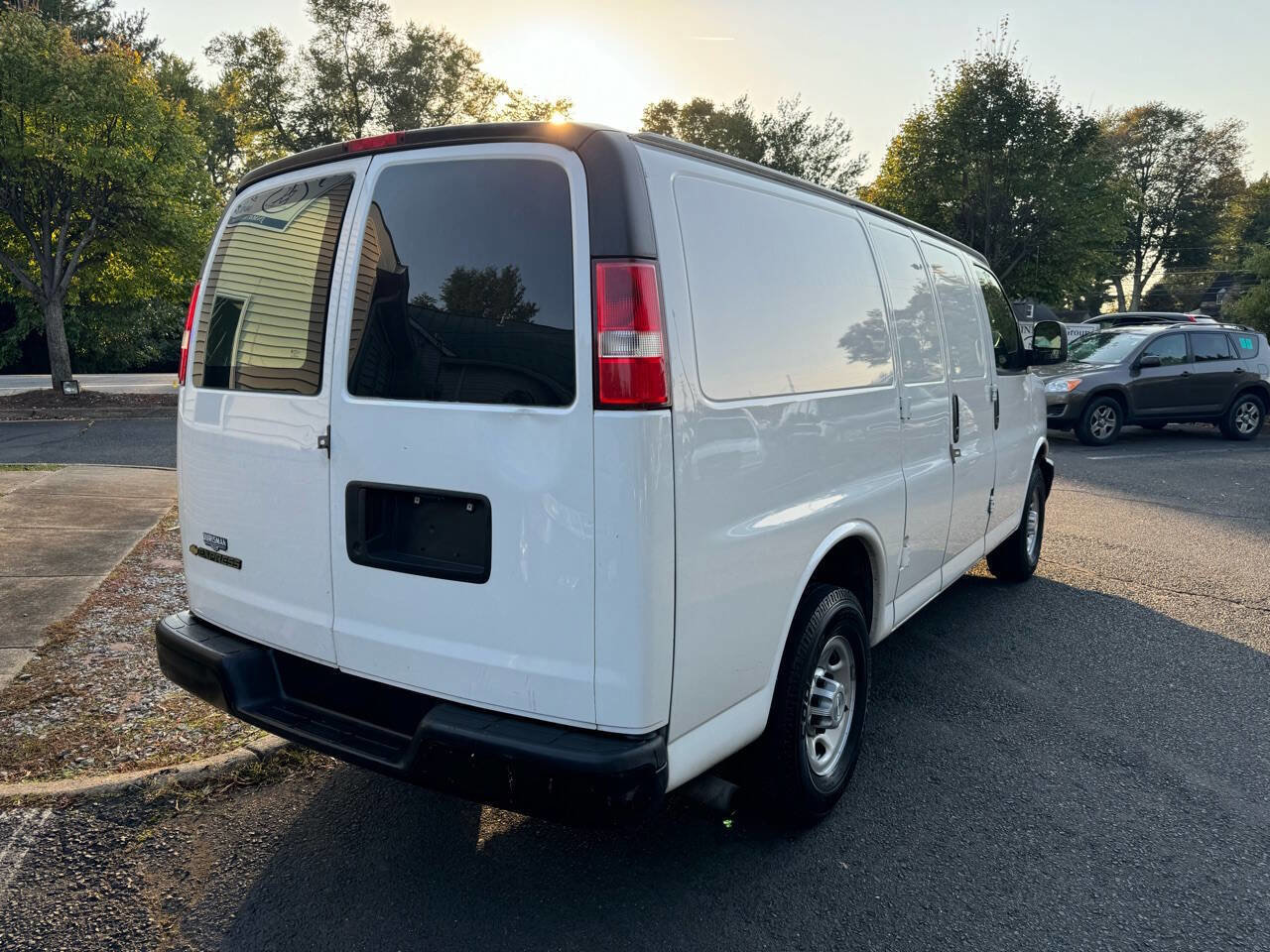Used 2017 Chevrolet Express 2500 image 7