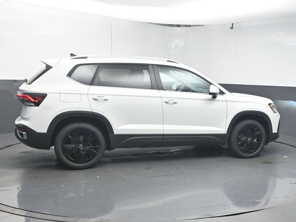 New 2026 Volkswagen Taos SE FWD image 8