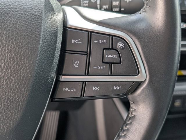 Used 2024 Toyota Highlander XLE image 35