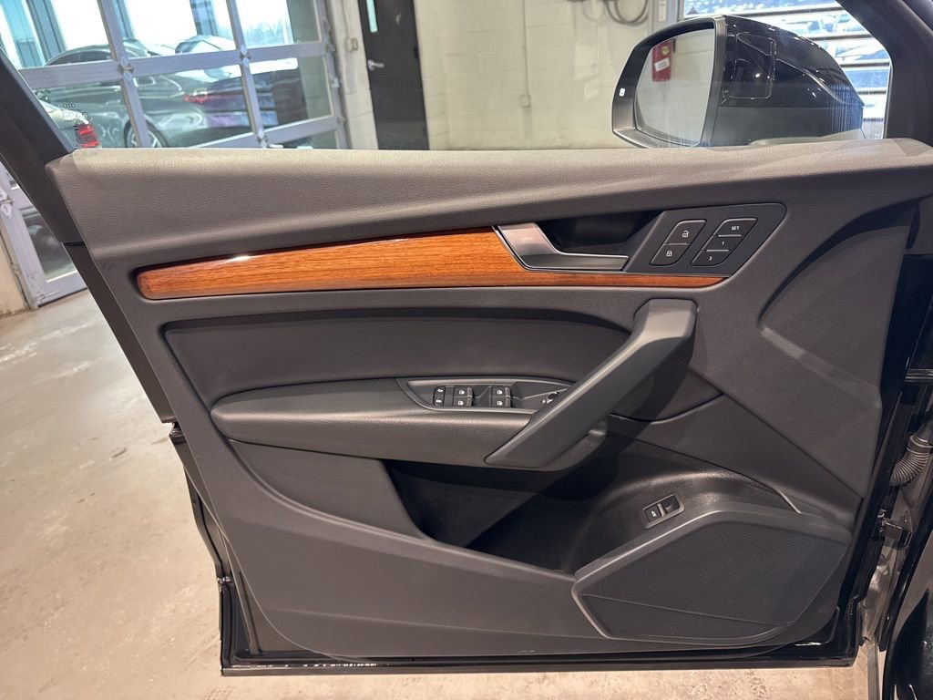 Used 2023 Audi Q5 2.0T Premium w/ Convenience Package image 12