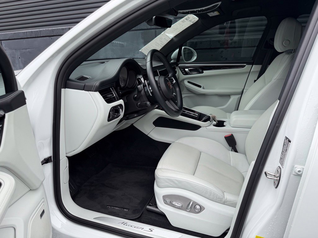 Certified 2023 Porsche Macan S AWD/4WD image 15
