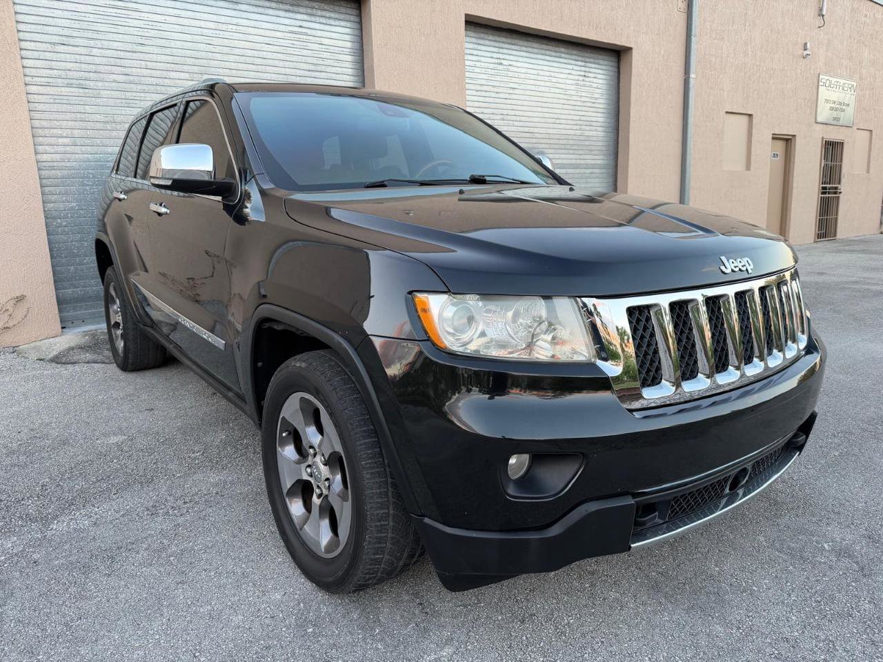 Used 2011 Jeep Grand Cherokee Overland AWD/4WD image 3