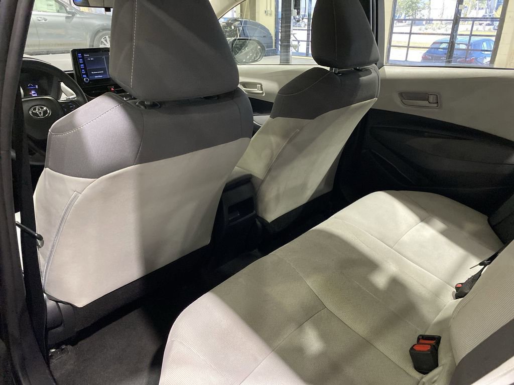 Used 2022 Toyota Corolla LE image 4