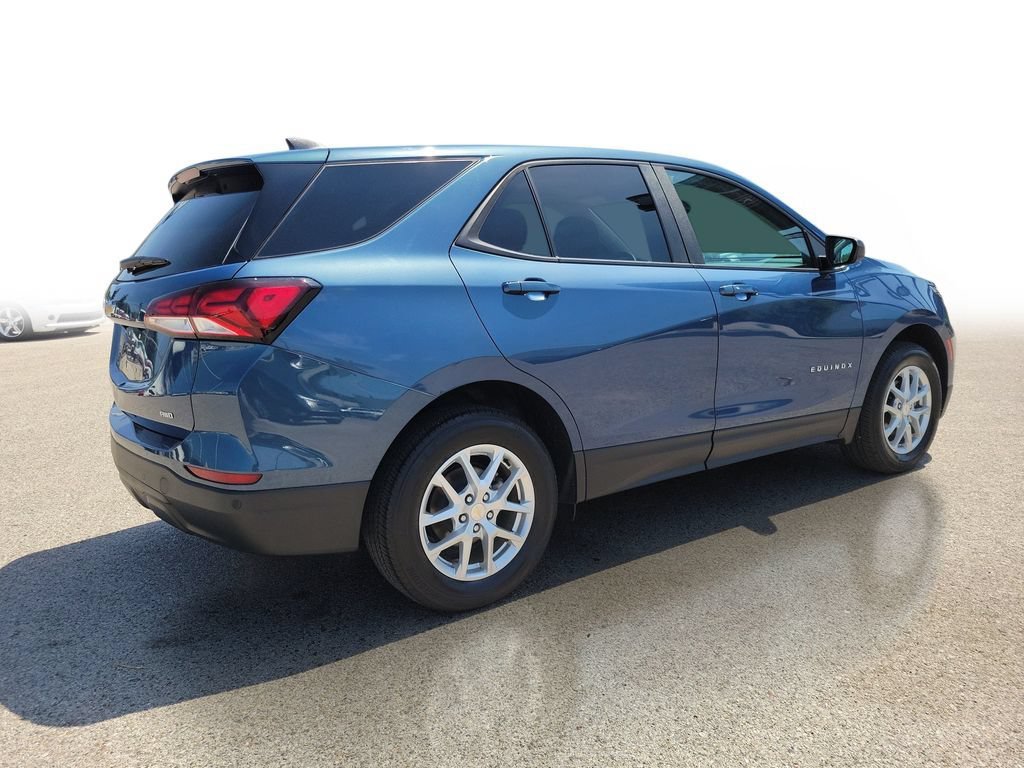 Used 2024 Chevrolet Equinox LS w/ LS Convenience Package AWD/4WD image 4