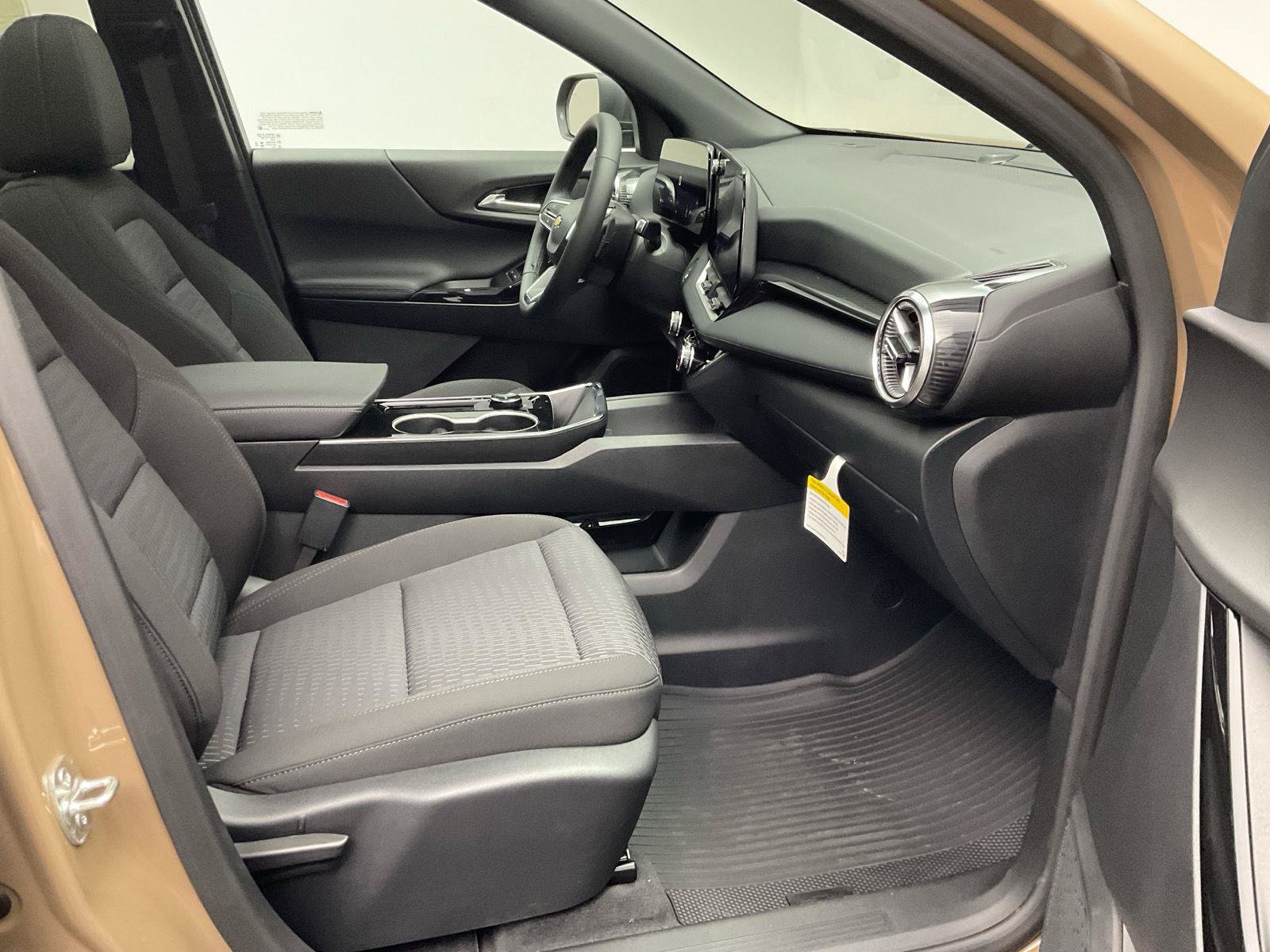 New 2027 Chevrolet Equinox LT w/ Safety and Technology Package FWD image 25
