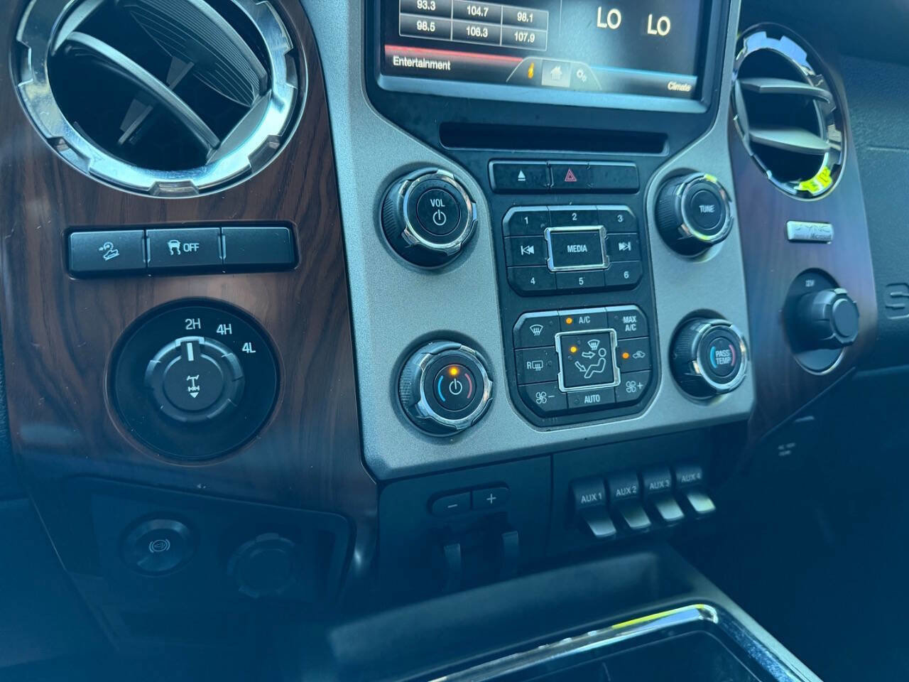 Used 2016 Ford F250 Platinum w/ Platinum Package AWD/4WD image 13