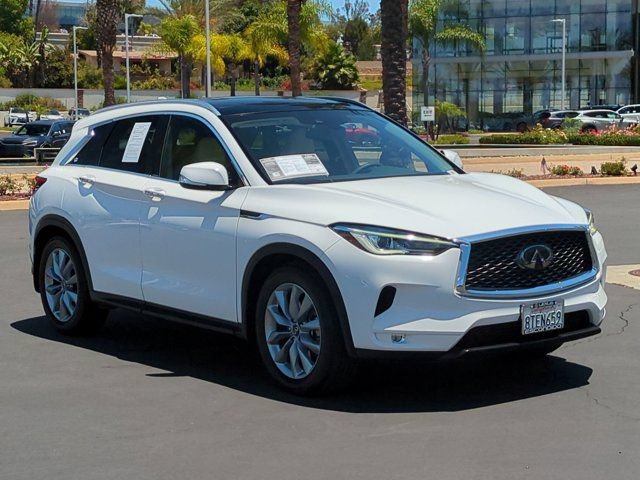 Used 2020 INFINITI QX50 Luxe w/ Navigation Package FWD image 3