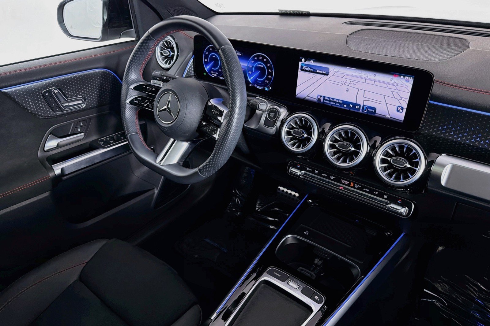 Certified 2024 Mercedes-Benz EQB 300 4MATIC image 17