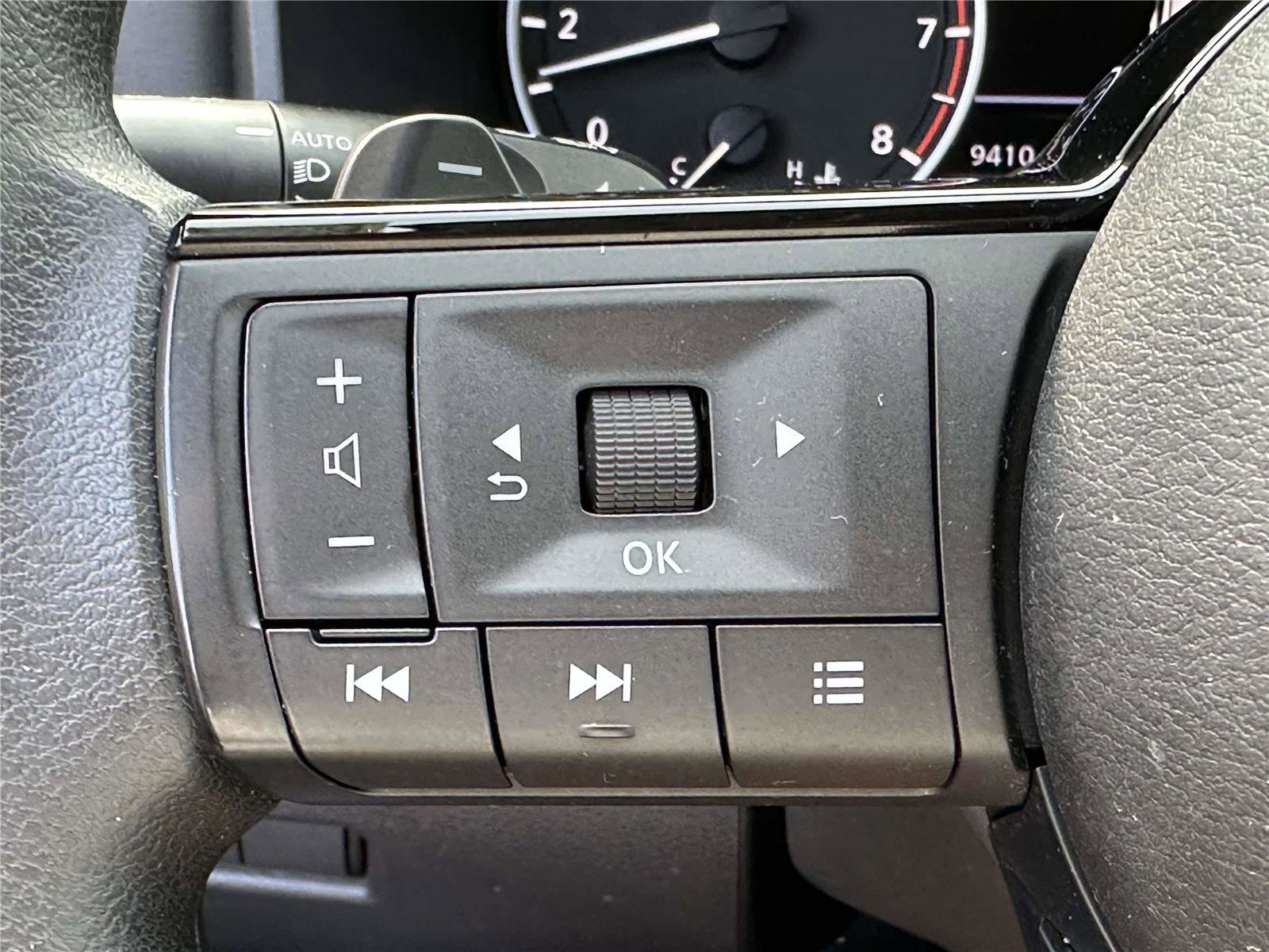 Certified 2022 Nissan Rogue SV image 30