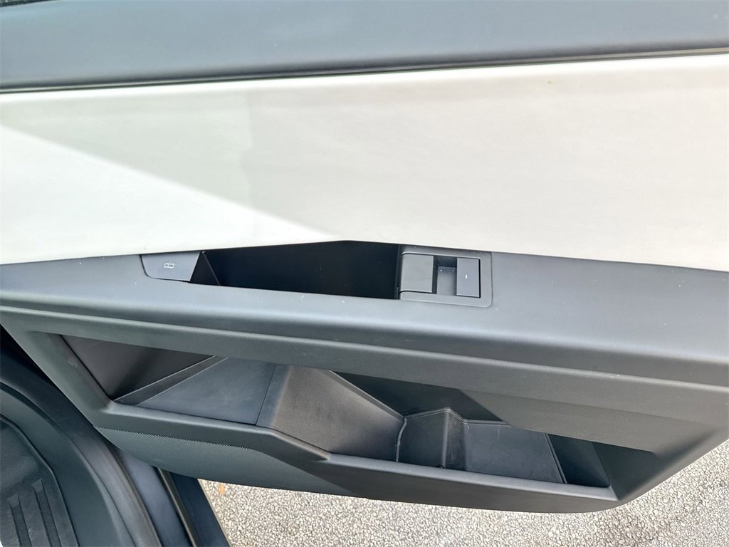 Used 2024 Tesla Cybertruck AWD Crew Cab image 31