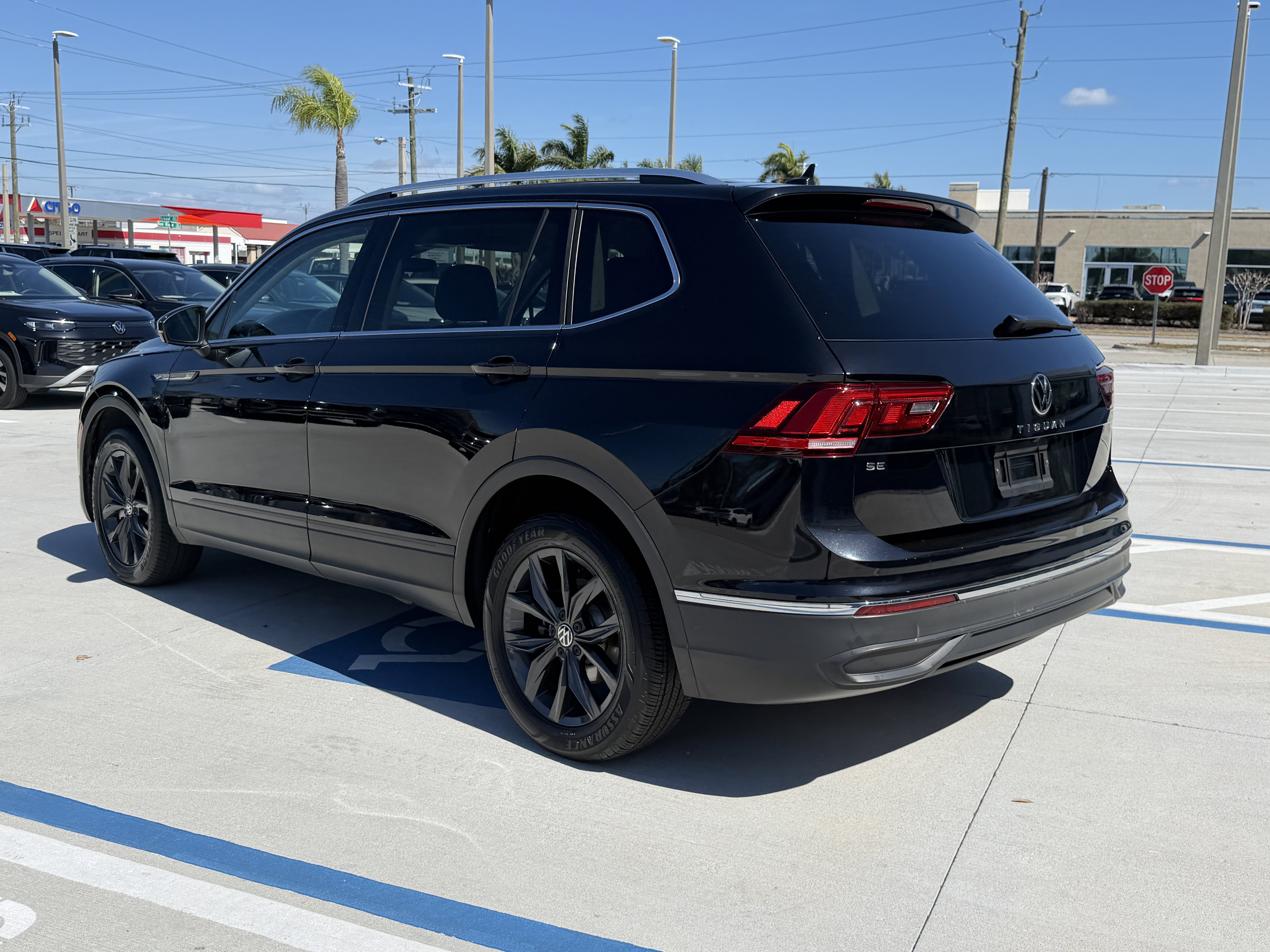 Used 2024 Volkswagen Tiguan SE image 5