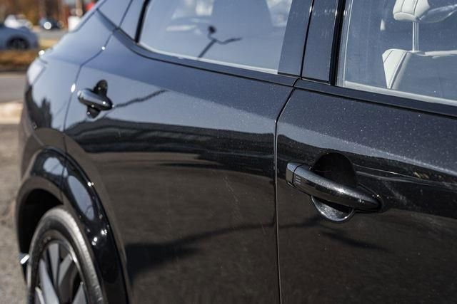 Used 2023 Nissan Ariya AWD image 17