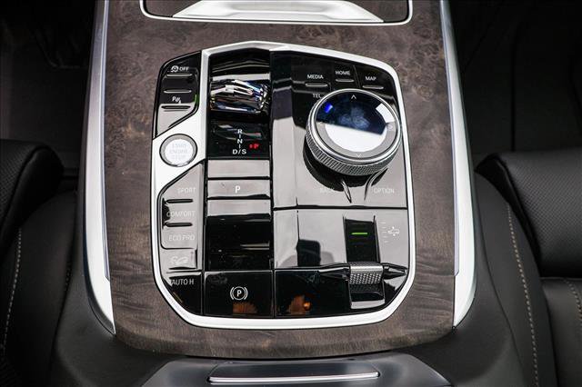 Used 2025 BMW X7 M60i w/ Executive Package image 19