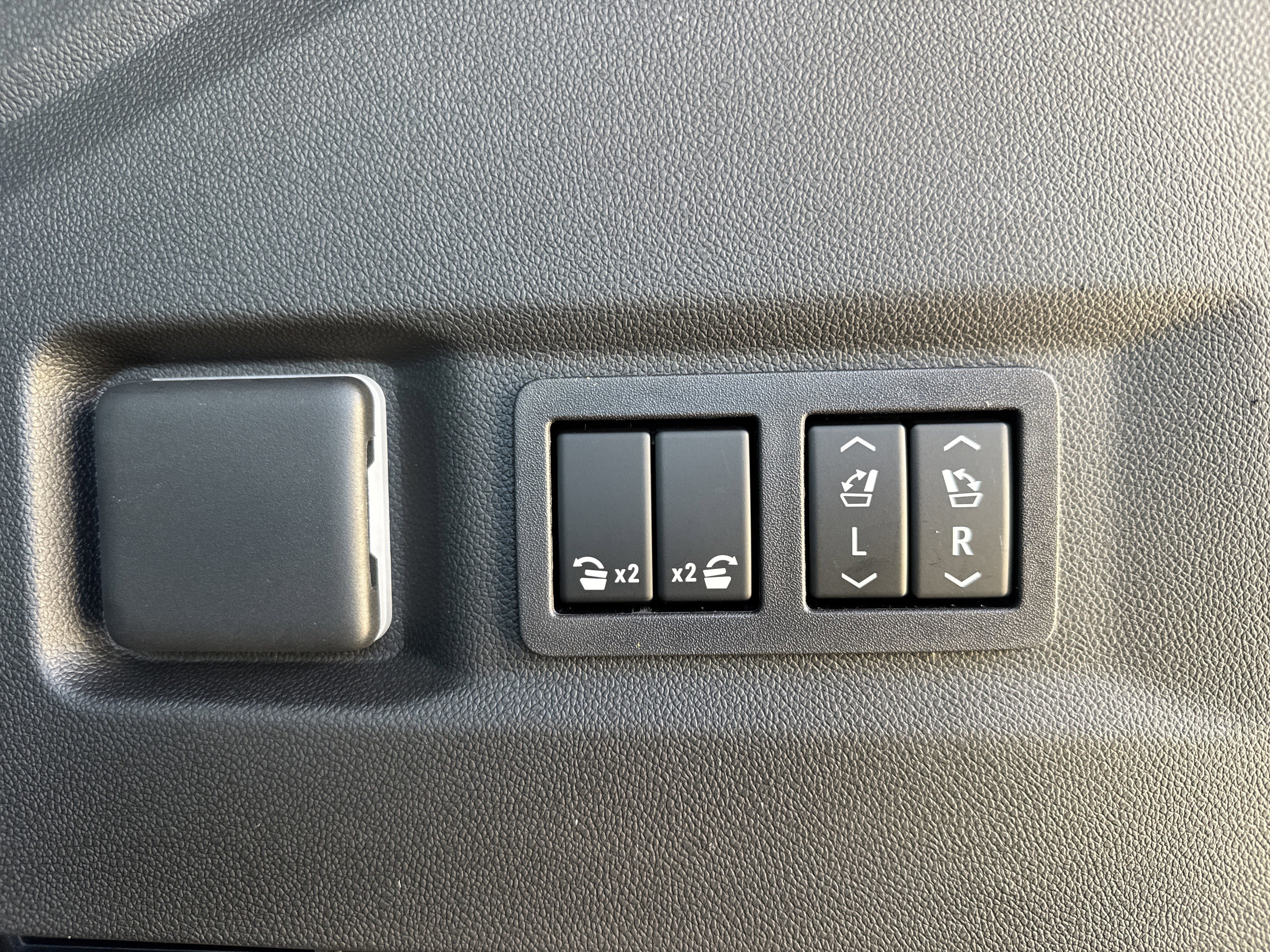 New 2026 GMC Yukon Elevation w/ Elevation Premium Package image 38