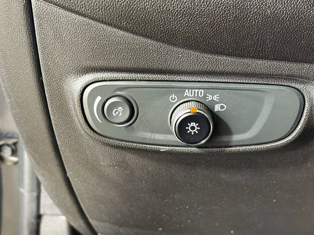 Used 2023 Chevrolet Equinox LT FWD image 12