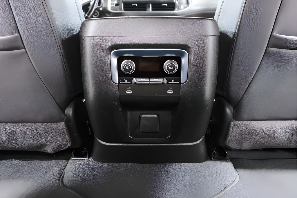Used 2023 Chevrolet Suburban Premier AWD/4WD image 30