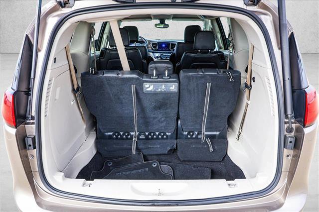 Used 2017 Chrysler Pacifica Touring-L image 23