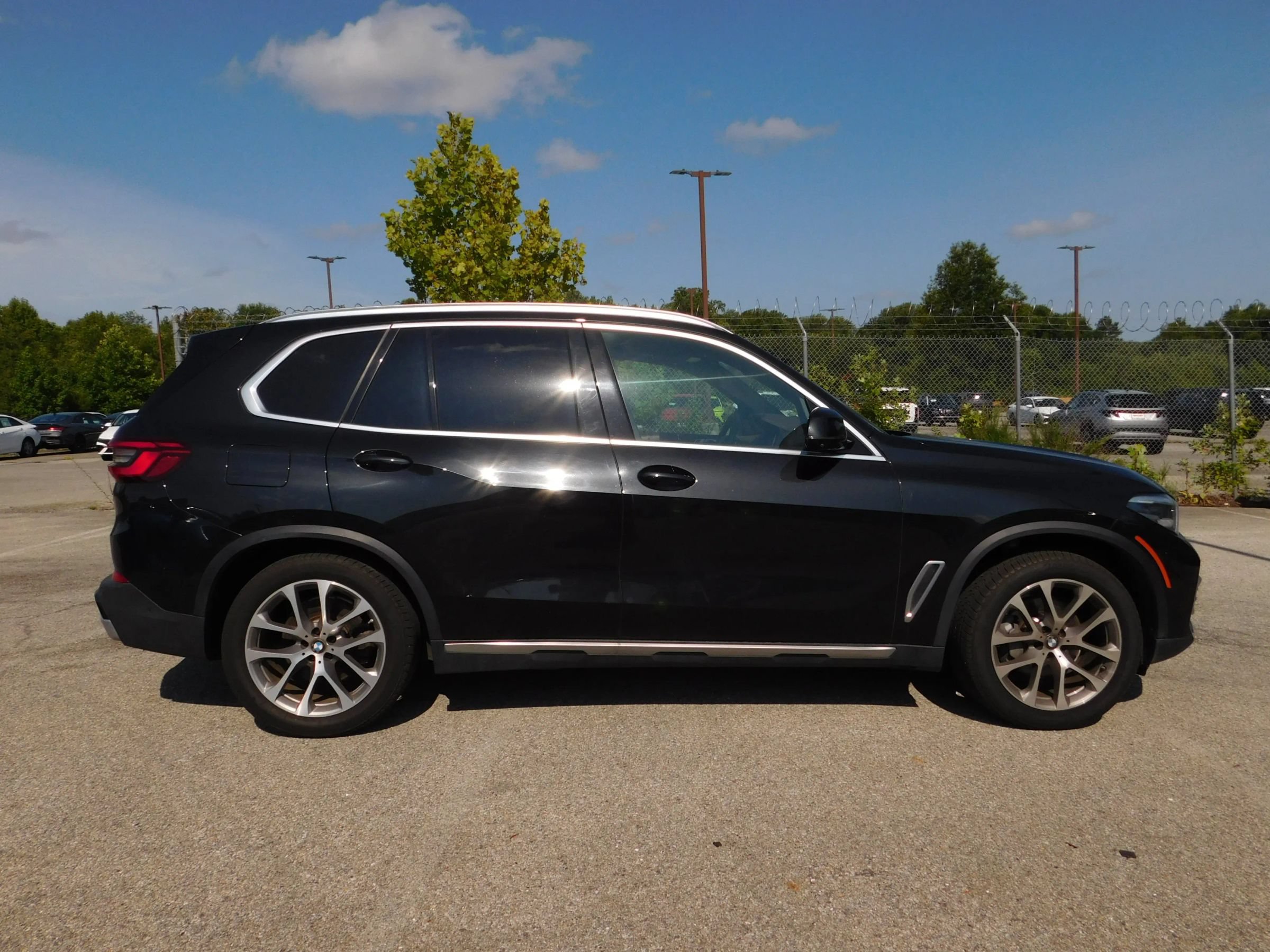 Used 2019 BMW X5 xDrive40i w/ Premium Package 2 AWD/4WD image 4