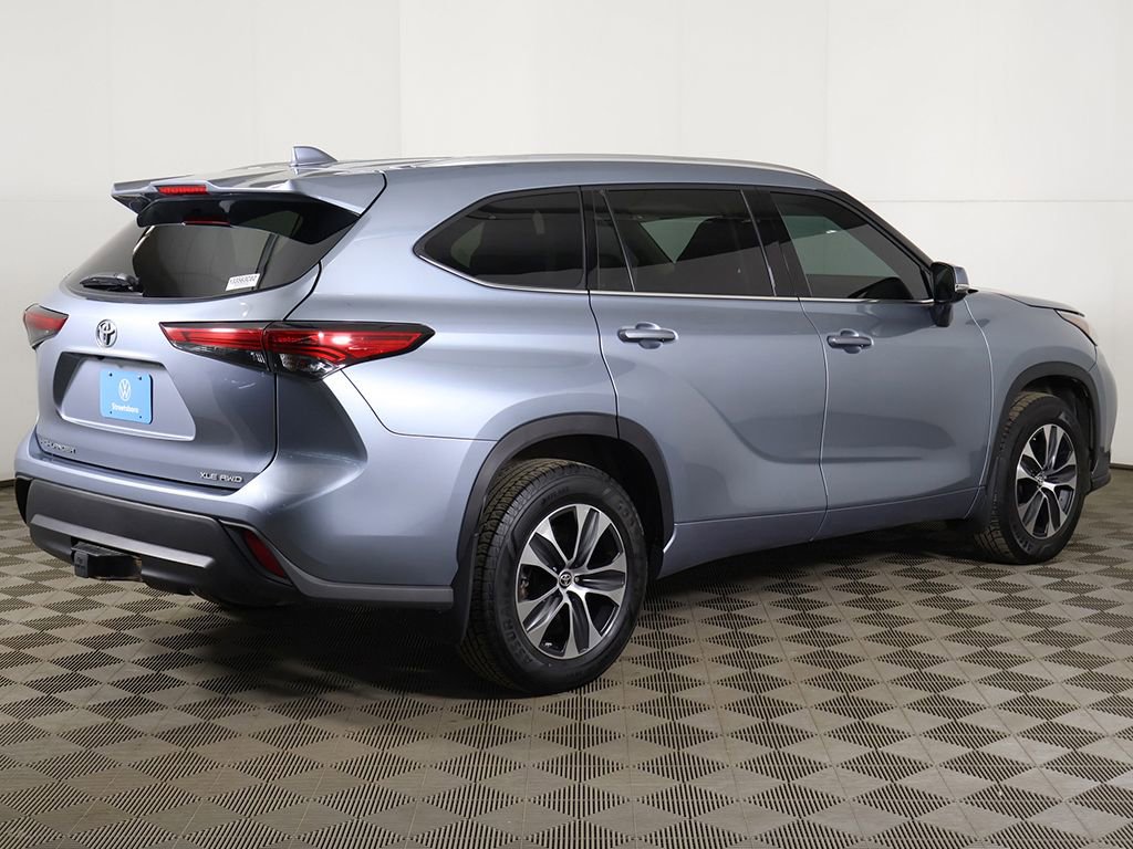 Used 2021 Toyota Highlander XLE image 12
