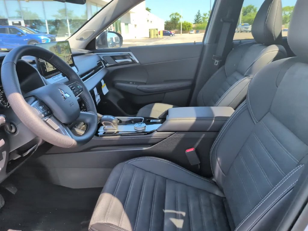 New 2026 Mitsubishi Outlander AWD image 16