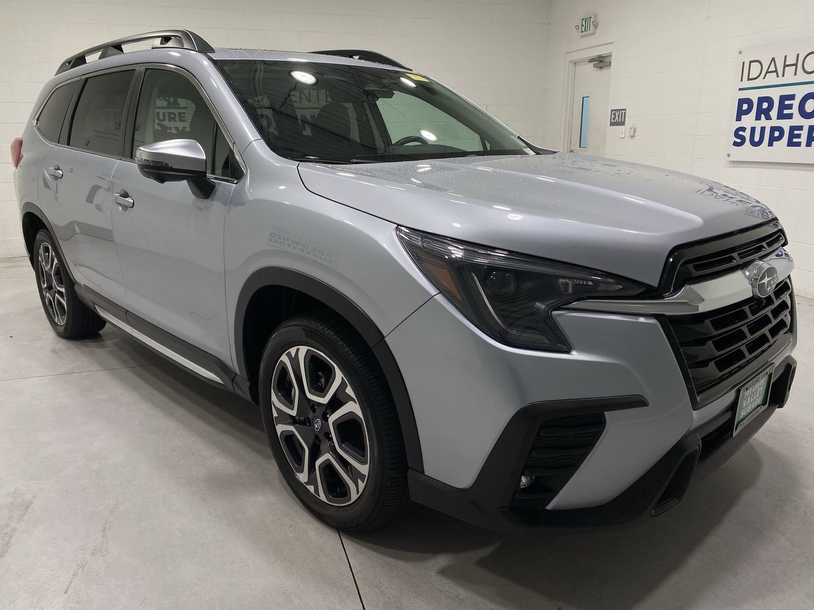 Used 2023 Subaru Ascent Limited w/ Technology Package AWD/4WD image 2