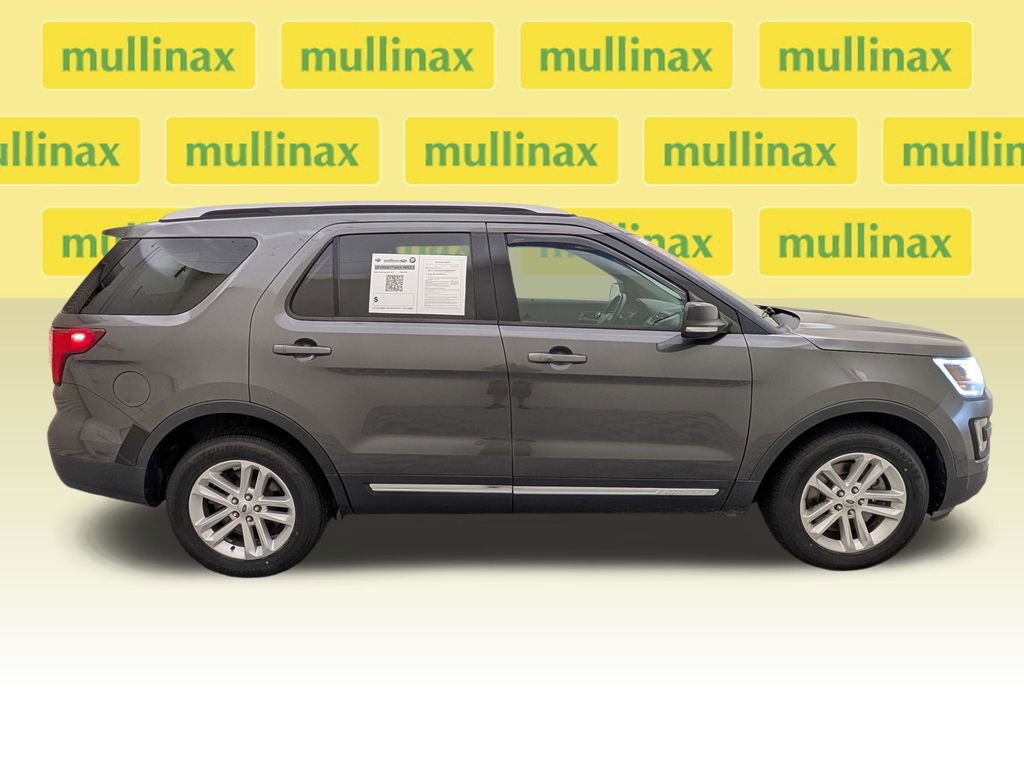 Used 2016 Ford Explorer XLT w/ Equipment Group 201A image 2