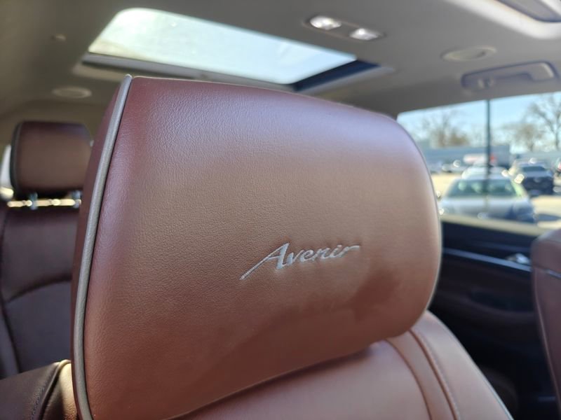 Used 2019 Buick Enclave Avenir w/ Avenir Technology Package AWD/4WD image 26