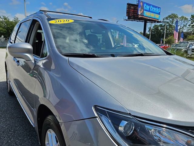 Used 2020 Chrysler Pacifica Touring-L image 19
