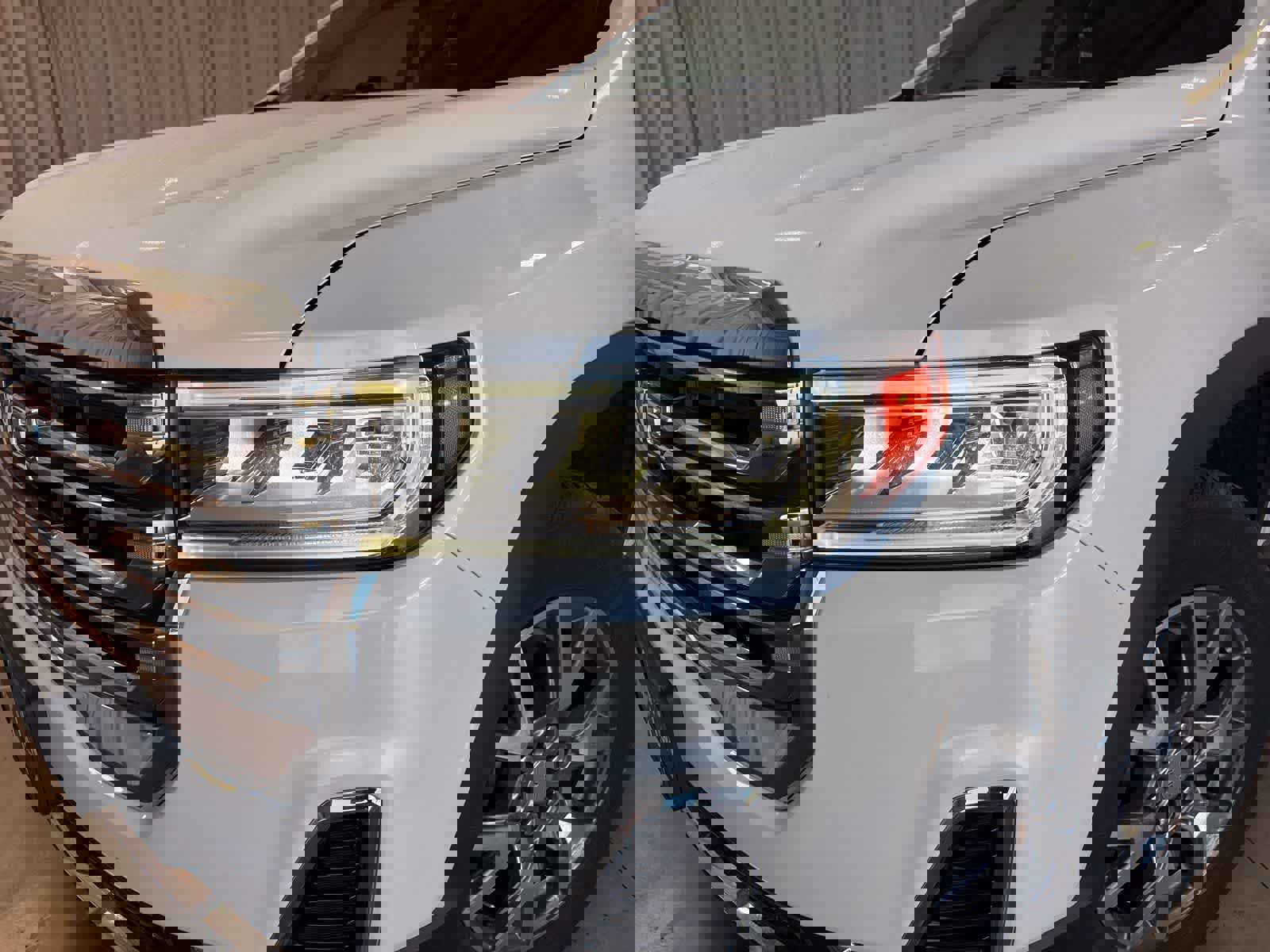 Used 2020 GMC Acadia SLT w/ Premium Package image 9