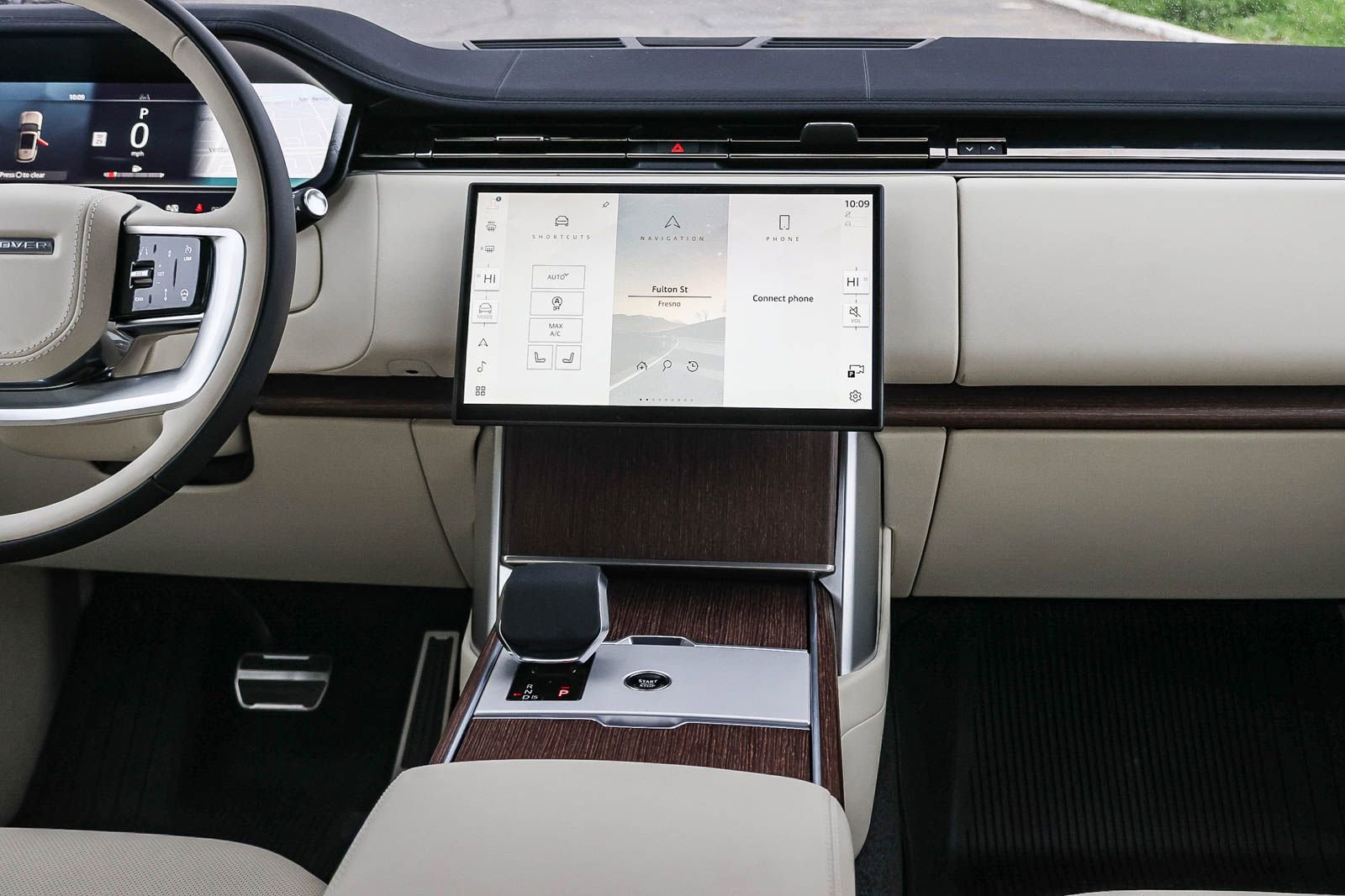 New 2025 Land Rover Range Rover SE image 22