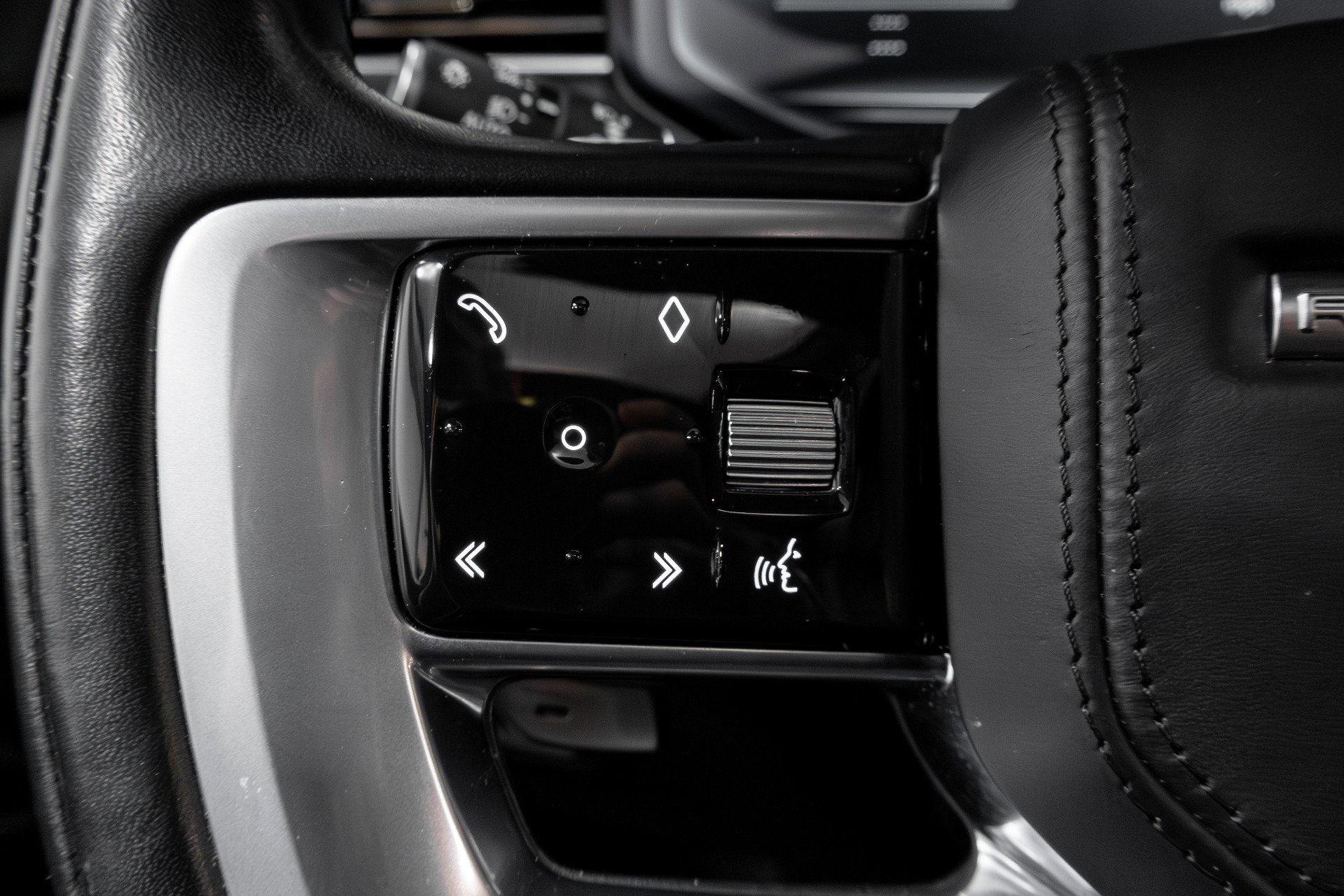 Used 2023 Land Rover Range Rover Long Wheelbase SE image 56