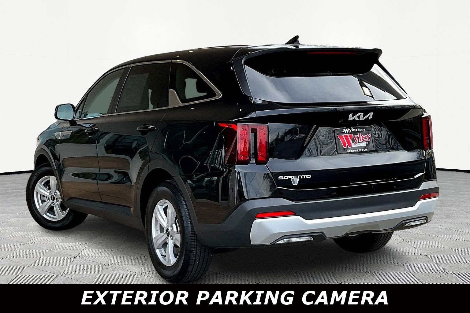 Used 2025 Kia Sorento LX image 4