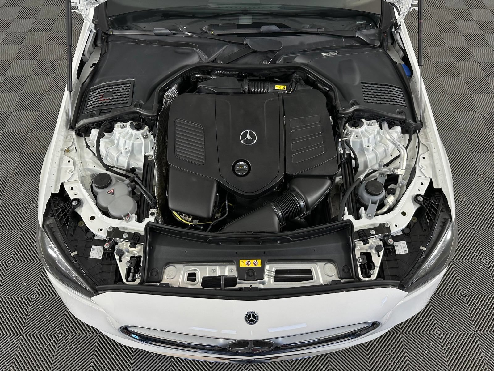 Used 2025 Mercedes-Benz C 300 Sedan image 25