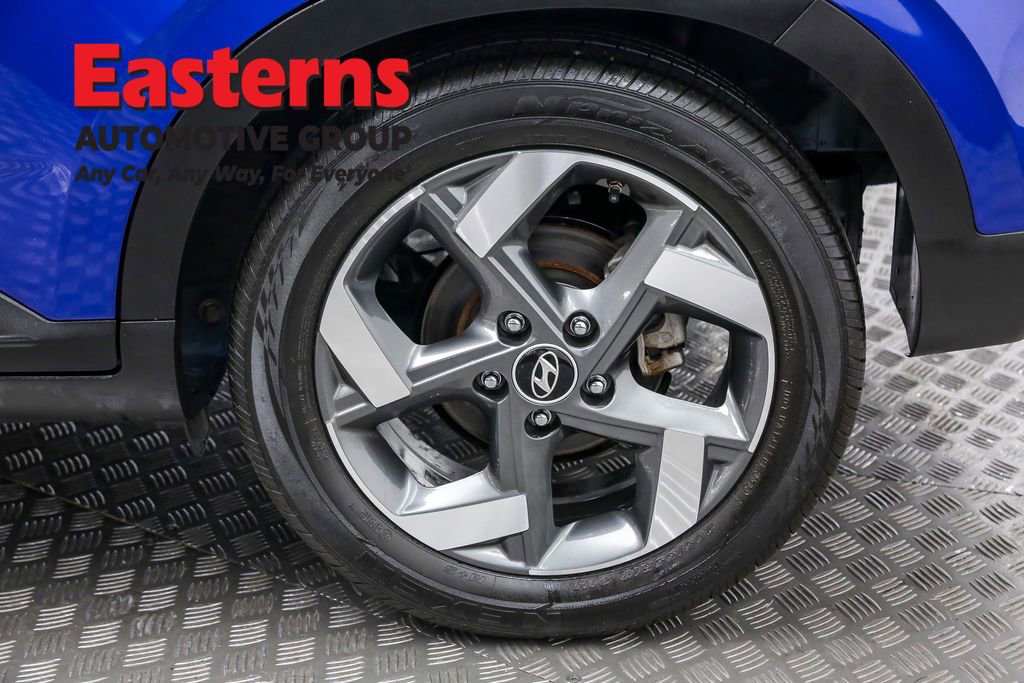 Used 2023 Hyundai Venue SEL image 29