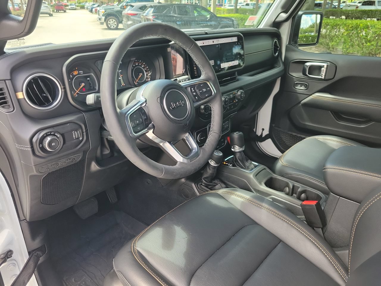 Used 2025 Jeep Wrangler Unlimited Sahara AWD/4WD image 13