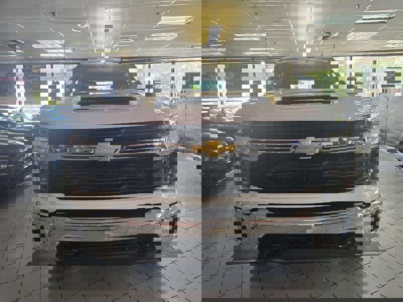 Used 2024 Chevrolet Silverado 2500 LT image 2