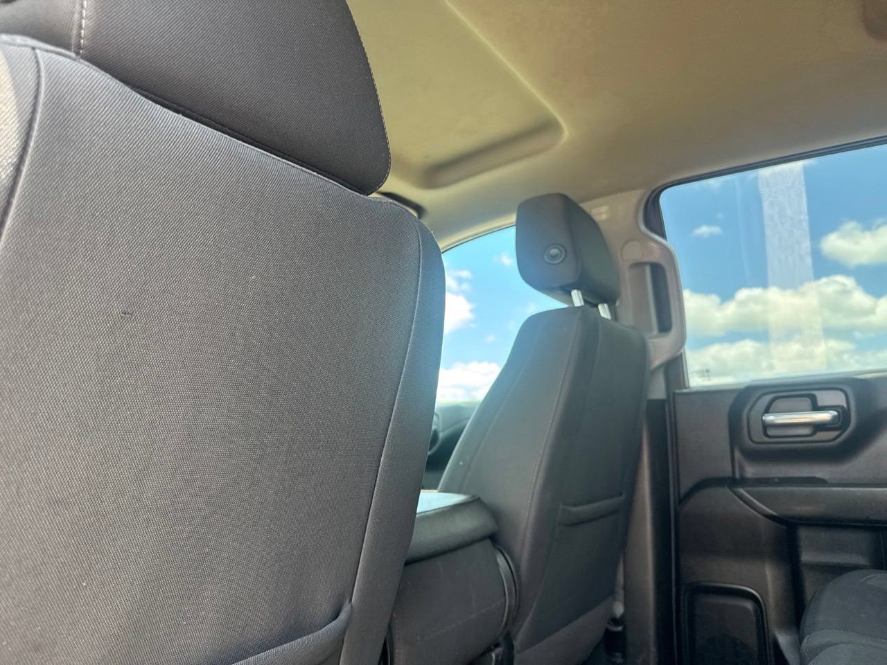 Used 2022 Chevrolet Silverado 1500 LT AWD/4WD image 34