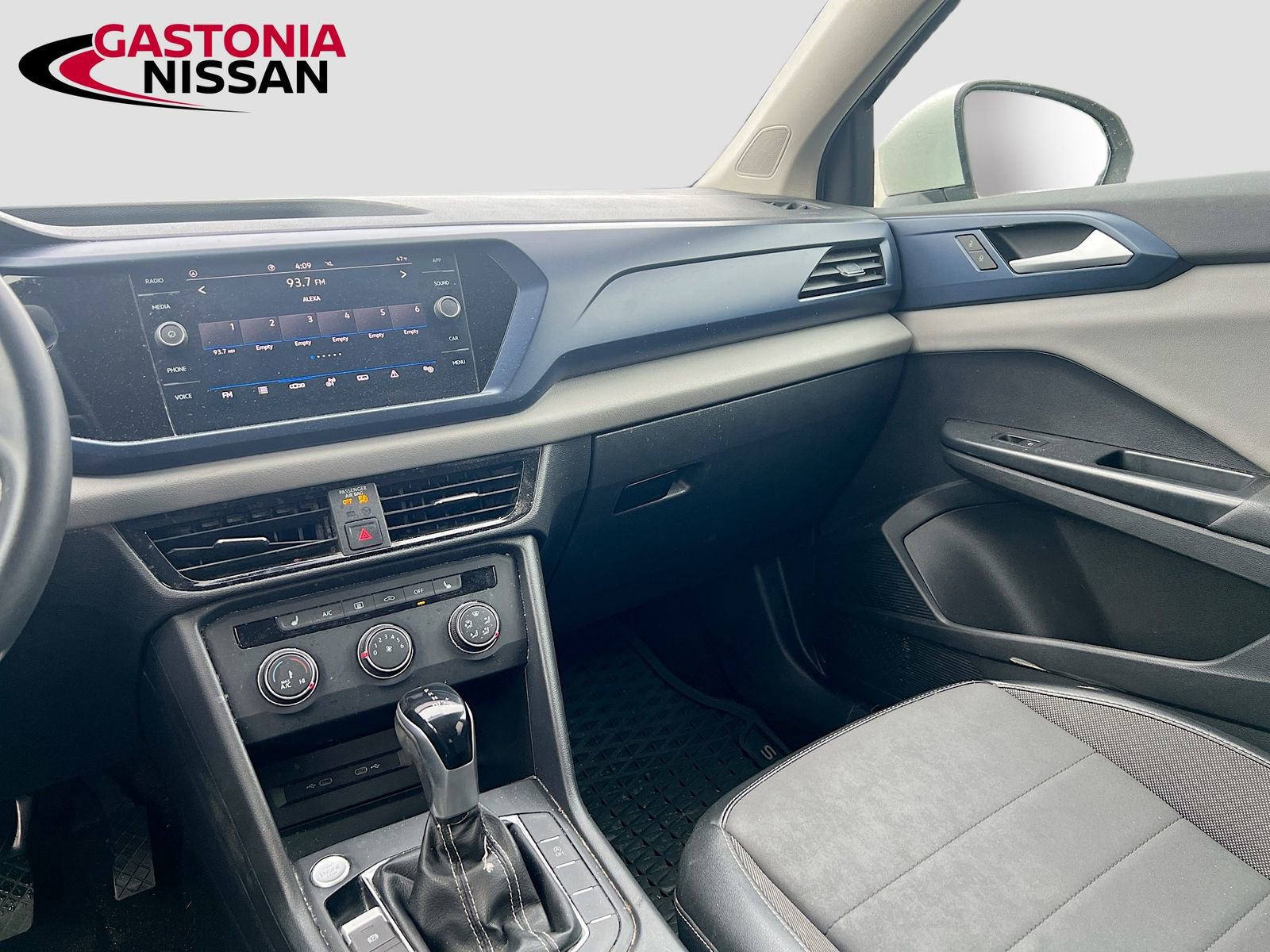 Used 2022 Volkswagen Taos SE image 29