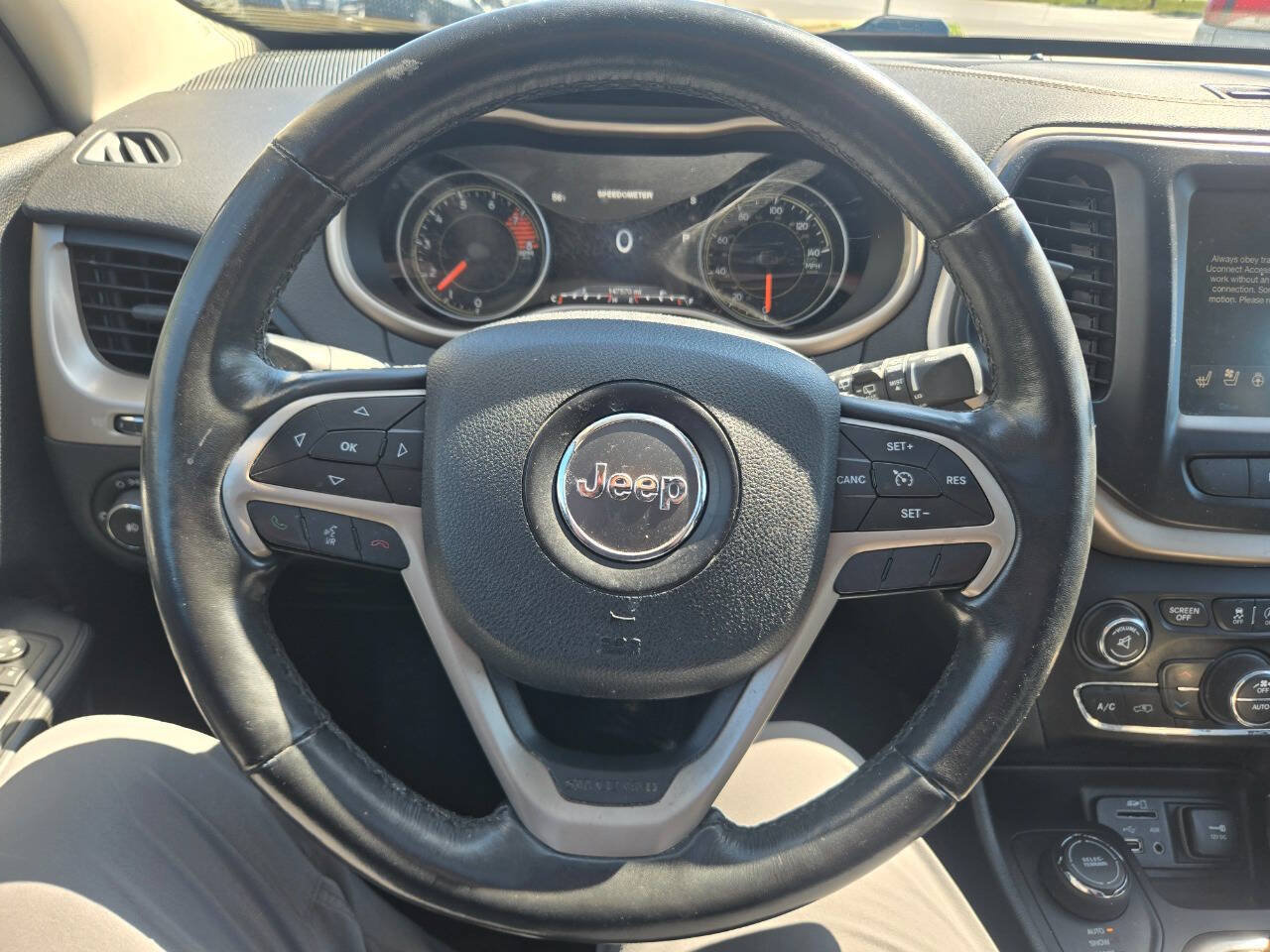 Used 2016 Jeep Cherokee Limited w/ Luxury Group AWD/4WD image 44