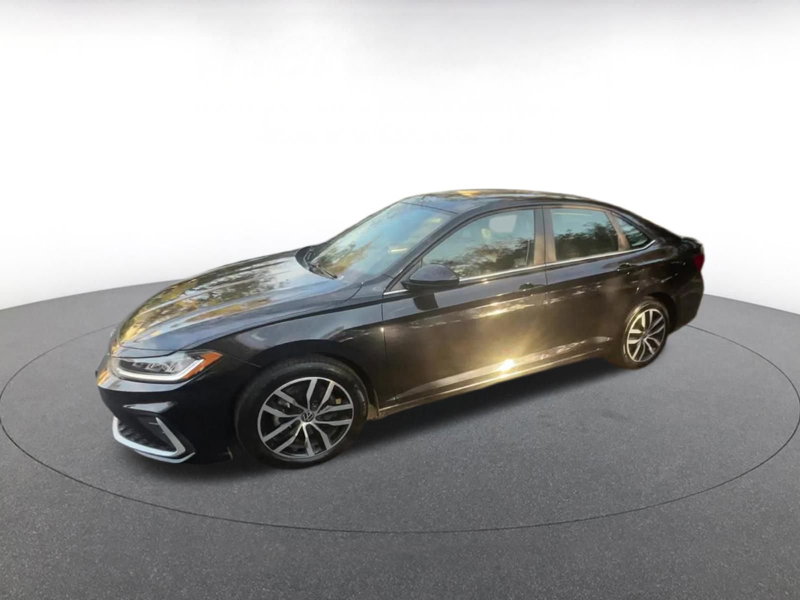 Used 2025 Volkswagen Jetta SE image 9