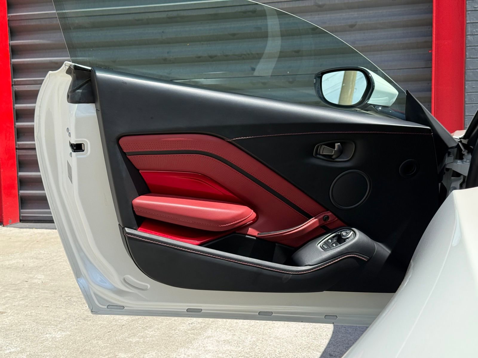 Used 2019 Aston Martin V8 Vantage Coupe image 21