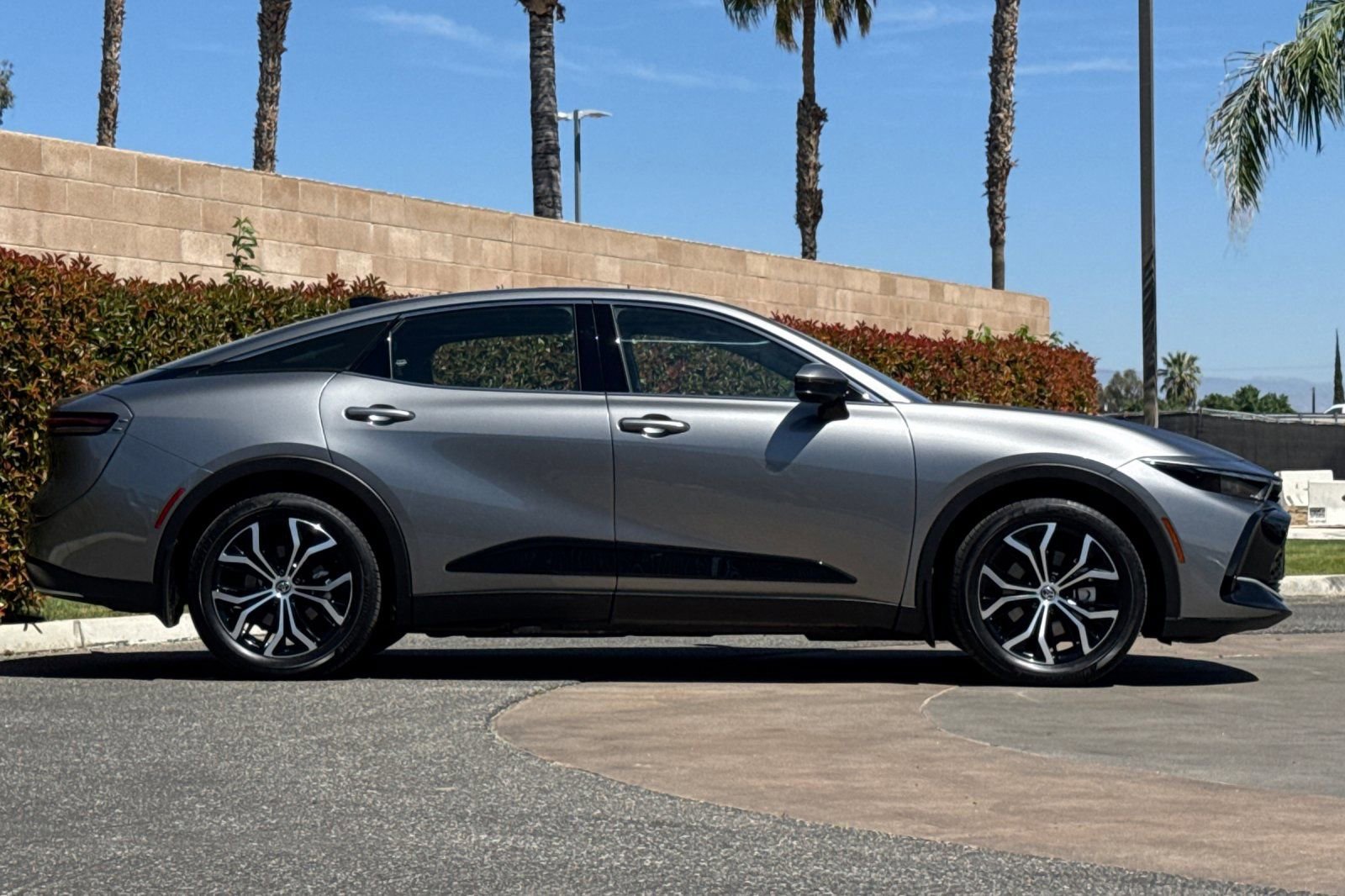 Used 2025 Toyota Crown XLE w/ Carpet Mat Package (TMS) image 3