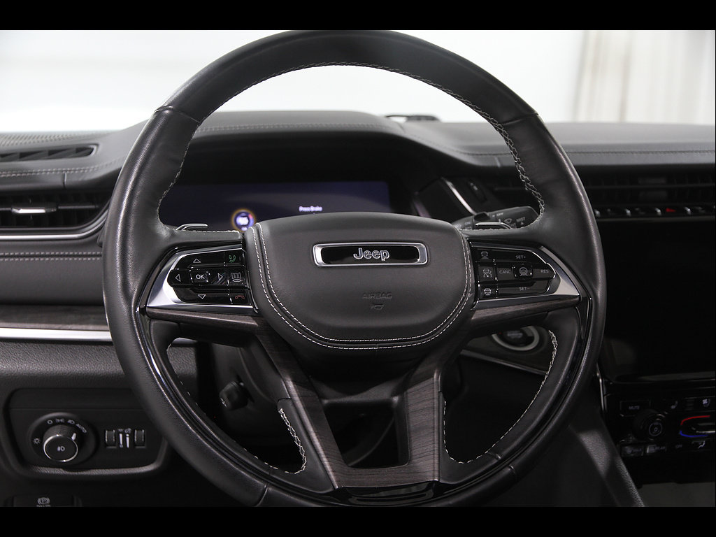 Used 2023 Jeep Grand Cherokee Overland w/ Adv Protech Group III AWD/4WD image 7