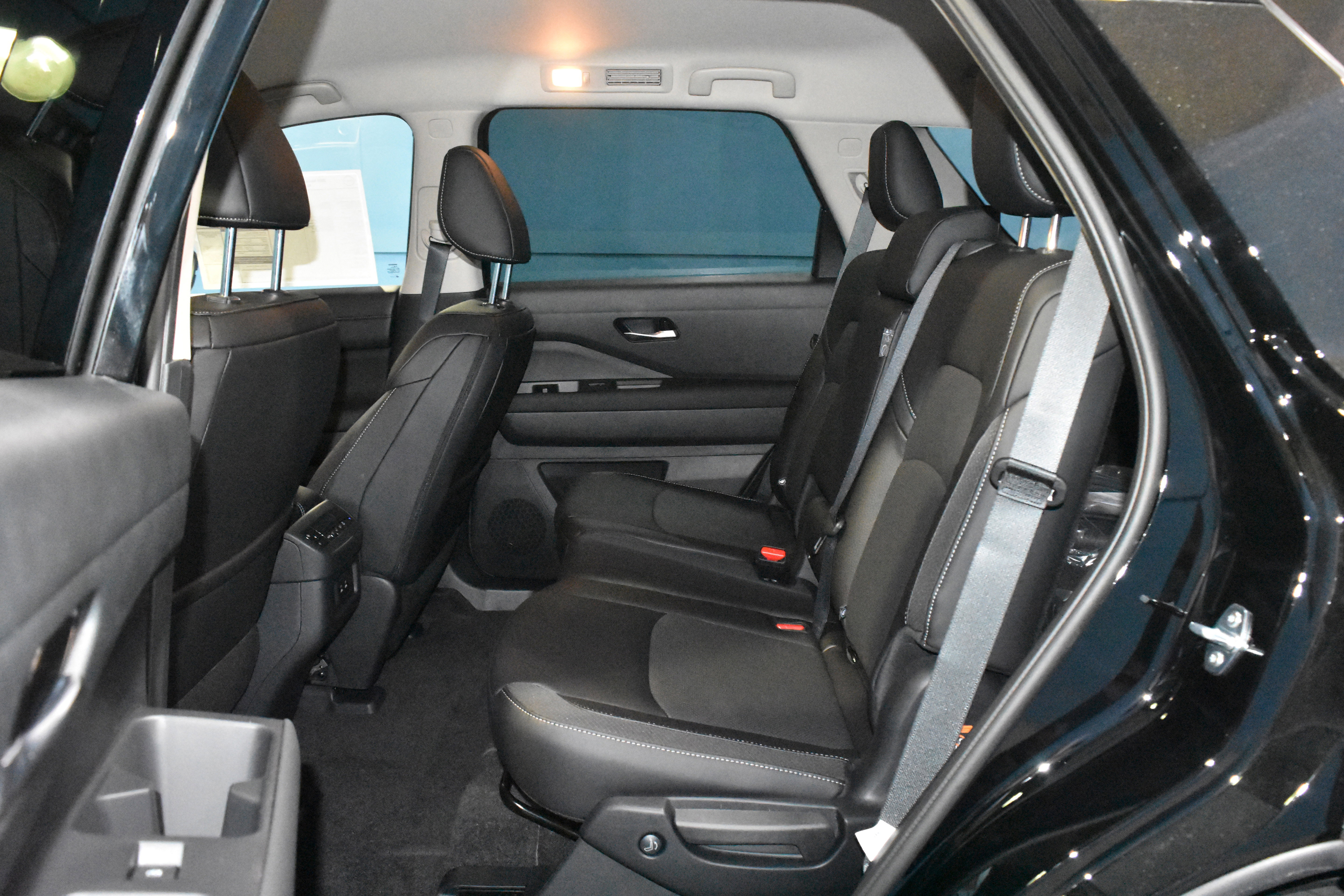 New 2026 Nissan Pathfinder SL AWD/4WD image 18