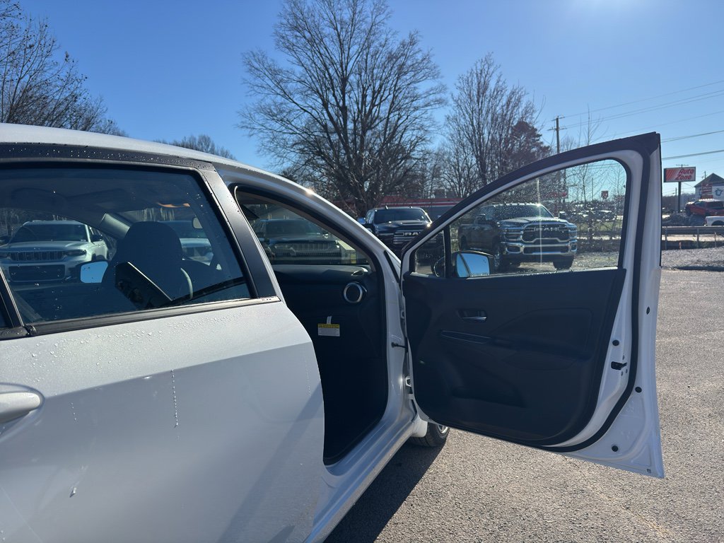 New 2025 Nissan Versa SR w/ Trunk Package image 20