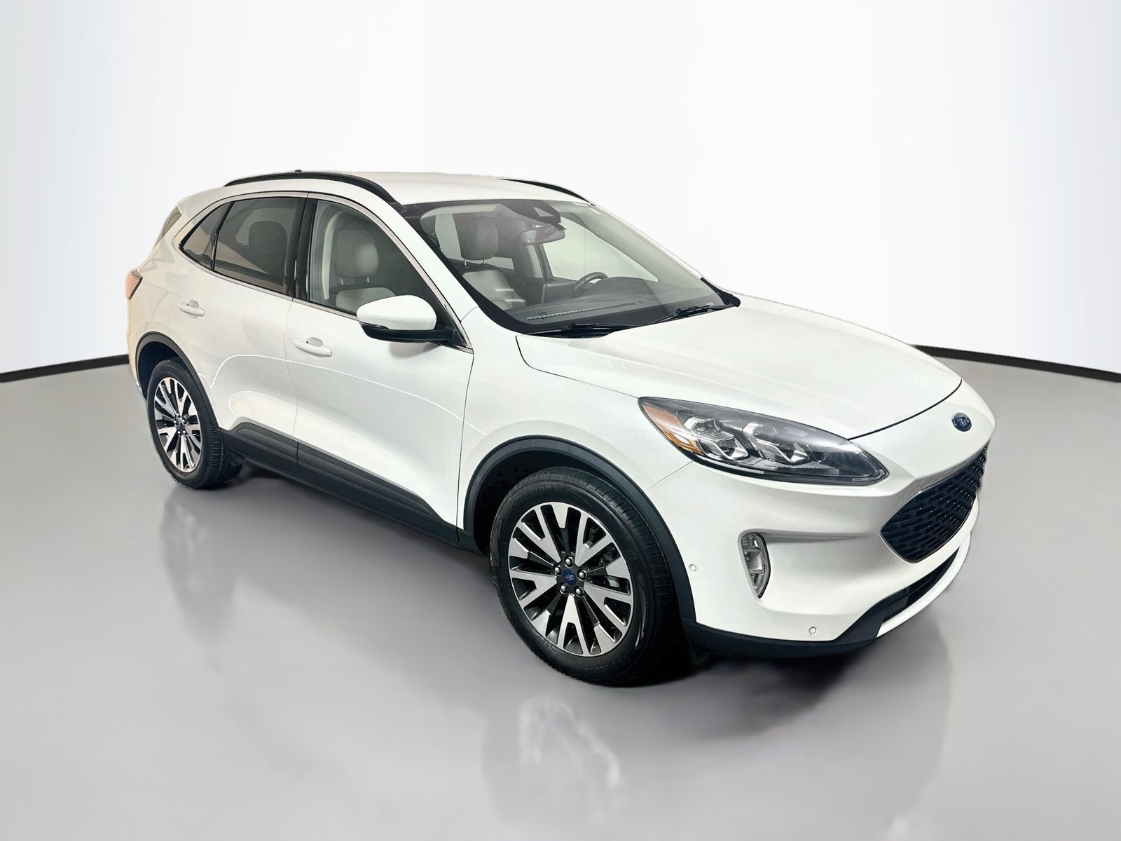 Used 2020 Ford Escape Titanium AWD/4WD image 1