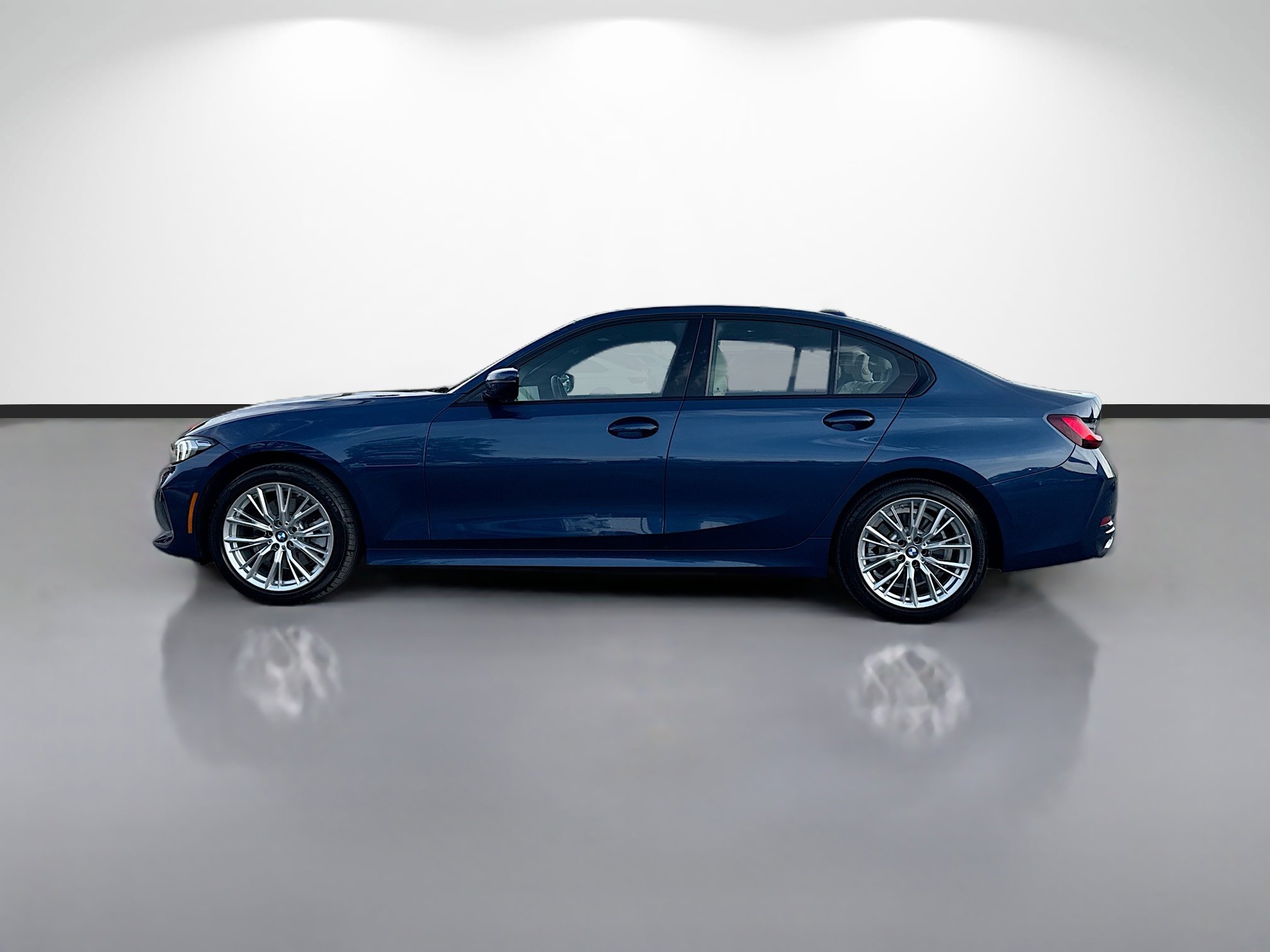 Used 2023 BMW 330i xDrive Sedan w/ Premium Package AWD/4WD image 6